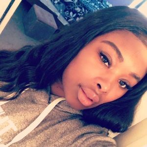 Meet your Posher, Monique